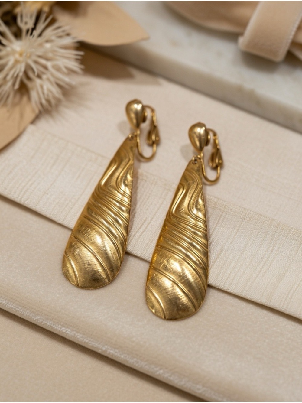 Vintage Gold Tone Dangle Clip On Earrings Long Teardrop Engraved Retro 80s